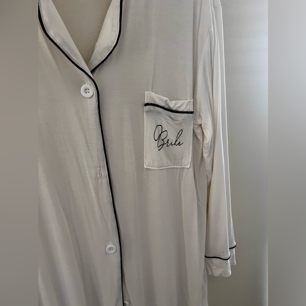 Bridal getting ready button down - Picture 3 of 4